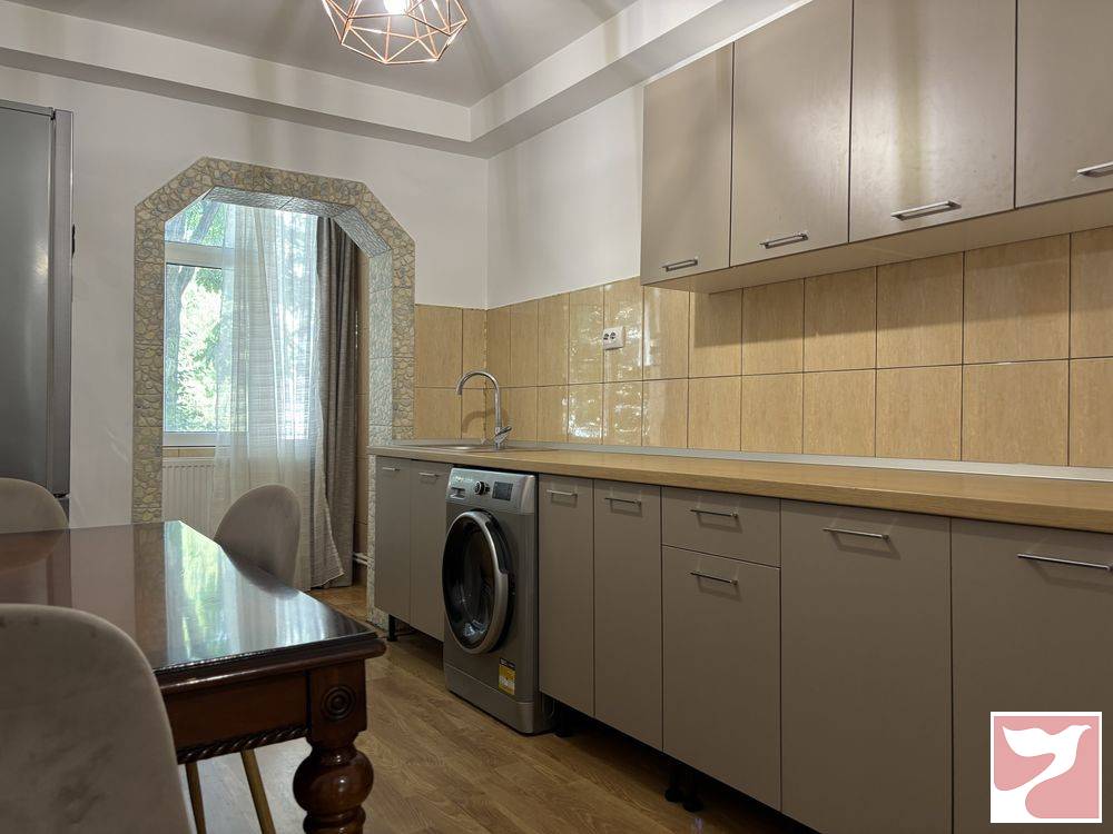 Inchiriere apartament  3 CAMERE in Iaşi, 80 mp