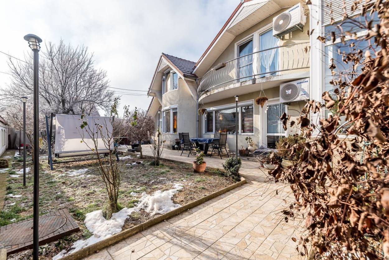 Vanzare casa/vila  5 CAMERE in Arad, Aradul Nou, 247 mp