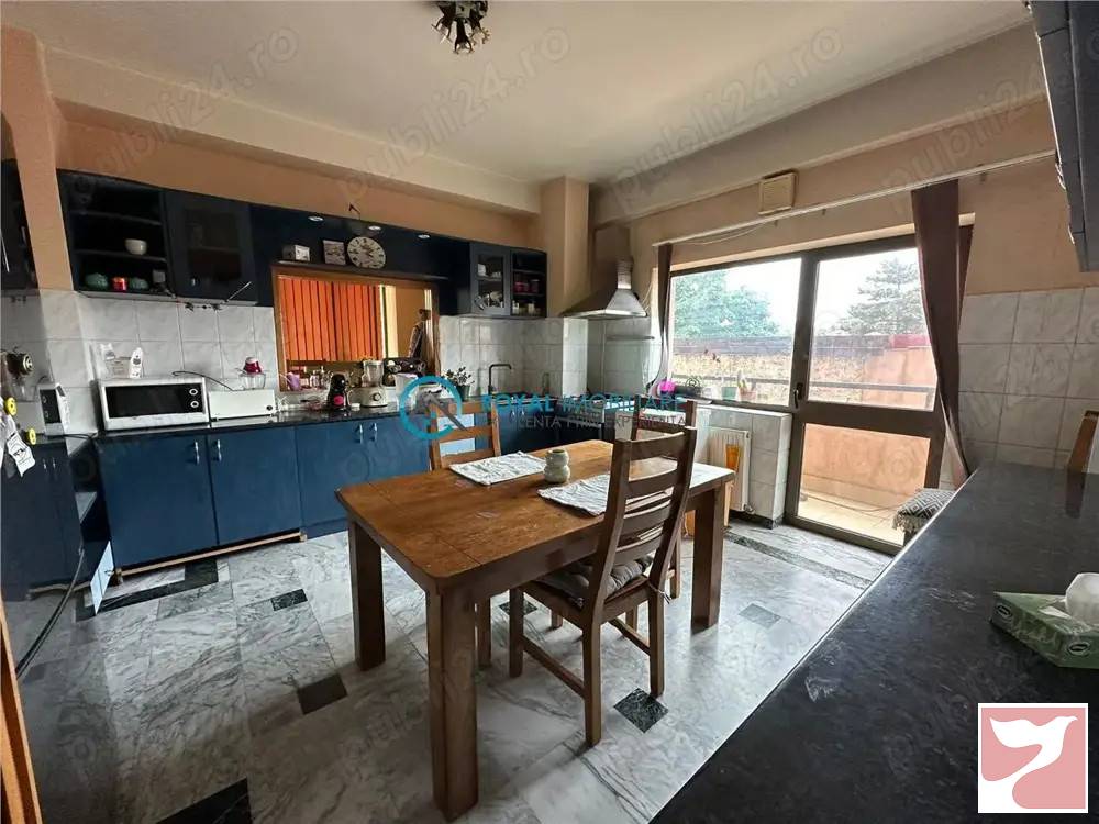 Vanzare apartament  3 CAMERE in Ploieşti, 210 mp