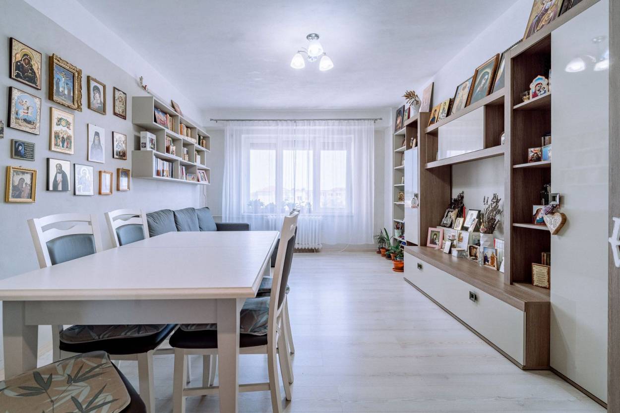 Vanzare apartament  4 CAMERE in Oradea, Valenta, 100 mp