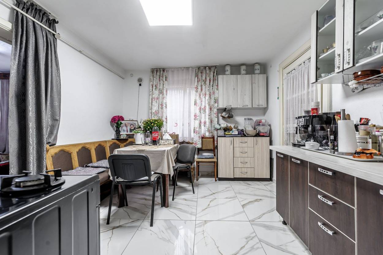 Vanzare apartament  6 CAMERE in Arad, Bujac, 185 mp