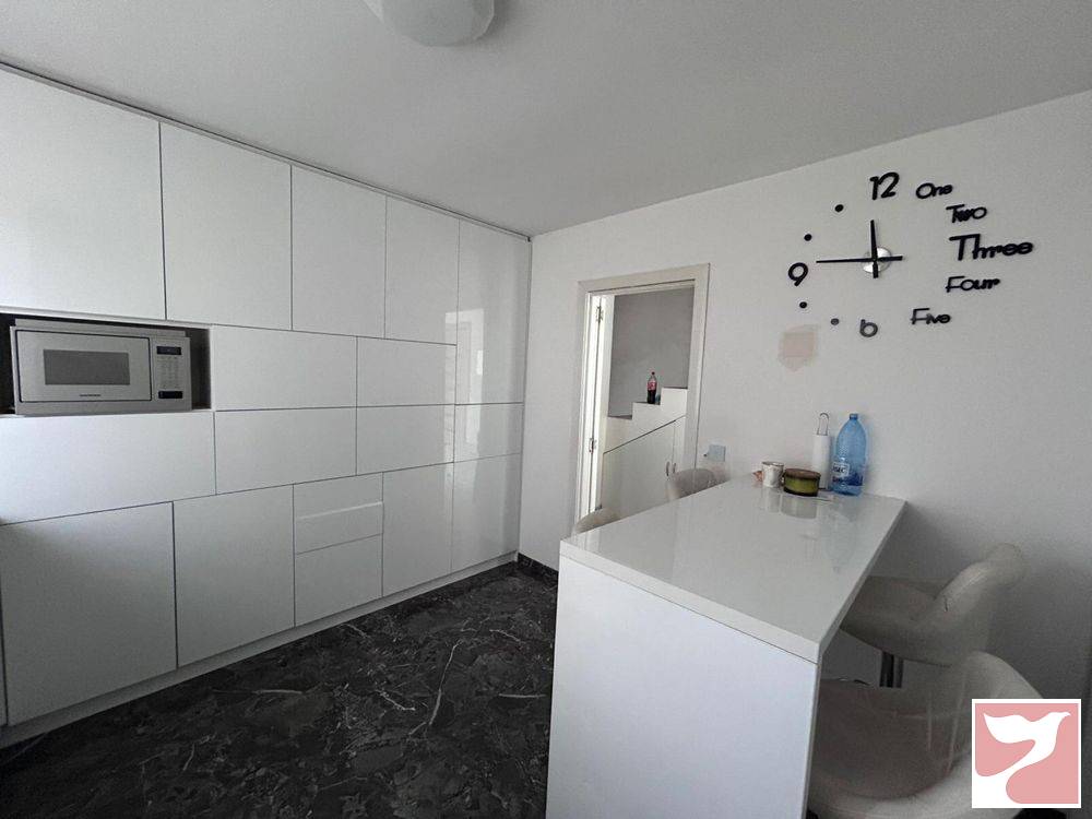 Vanzare casa/vila  3 CAMERE in Târgu Mureş, 140 mp