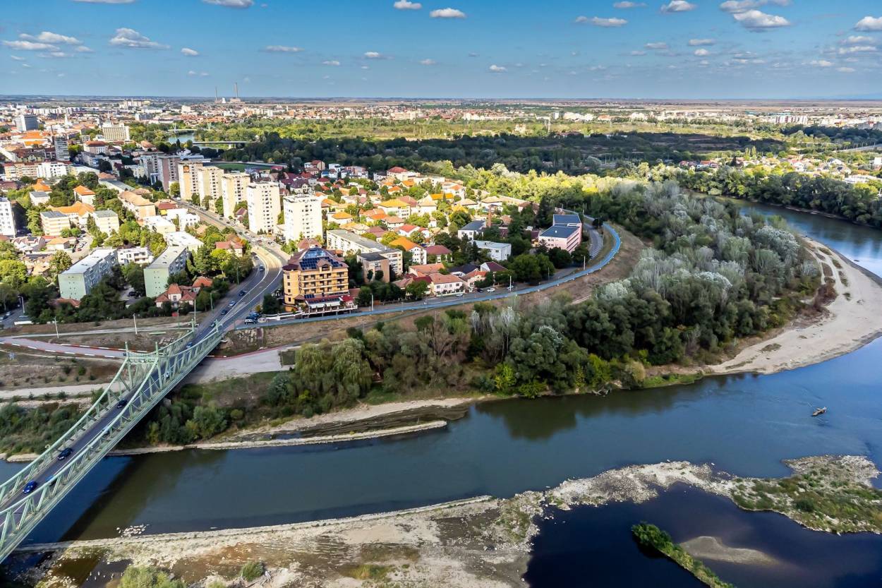 Vanzare casa/vila  4 CAMERE in Arad, Malul Muresului, 360 mp