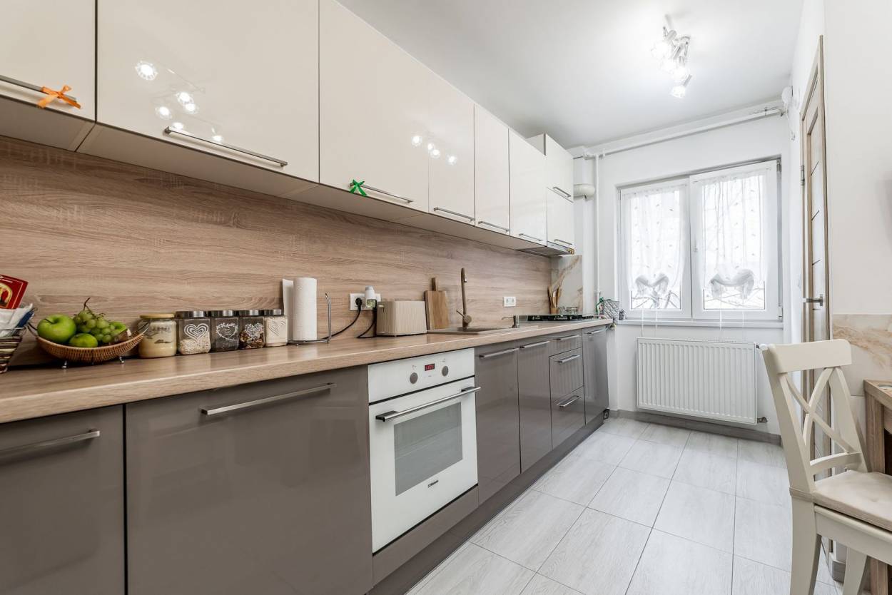 Vanzare apartament  3 CAMERE in Arad, Aurel Vlaicu, 76 mp