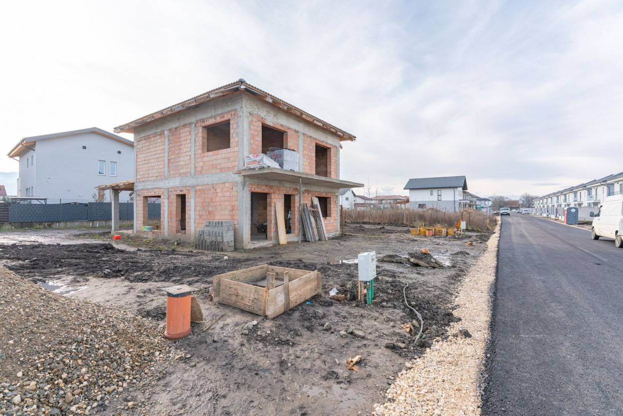 Vanzare casa/vila  4 CAMERE in Brasov, Bartolomeu, 190 mp