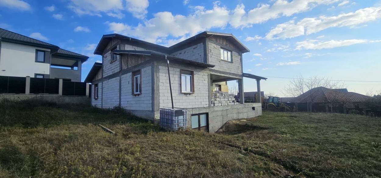 Vanzare casa/vila  5 CAMERE in Galati, Nord, 330 mp