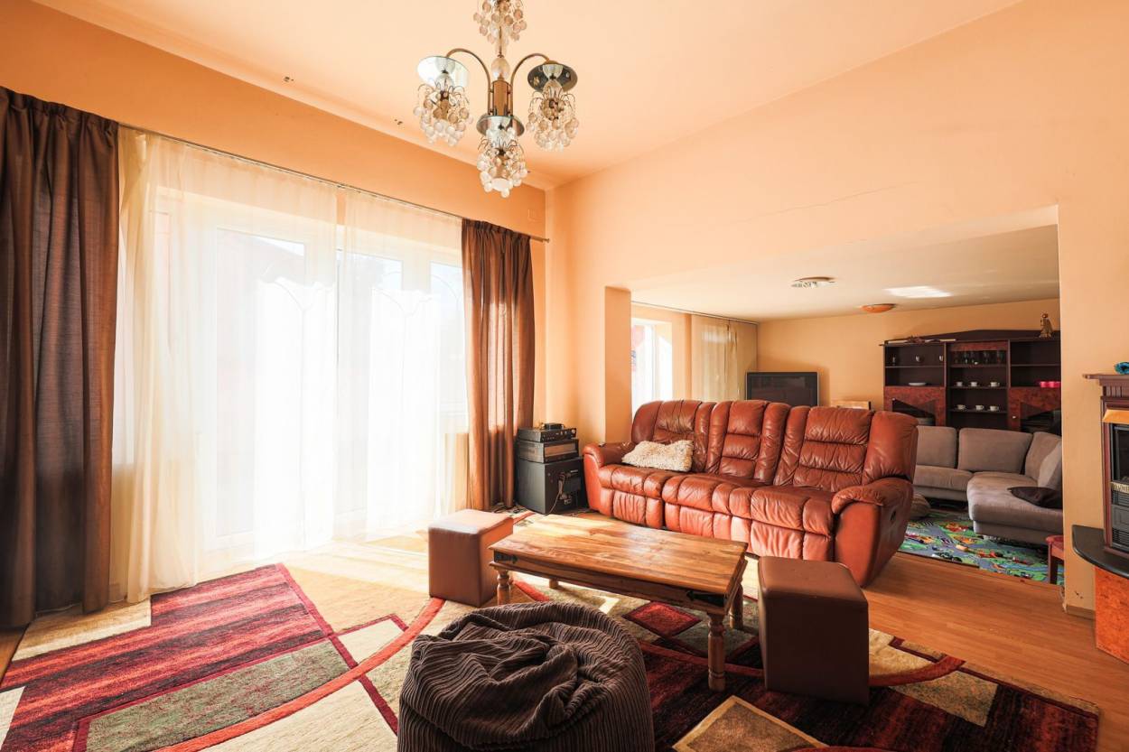 Vanzare casa/vila  6 CAMERE in Arad, Poltur, 500 mp