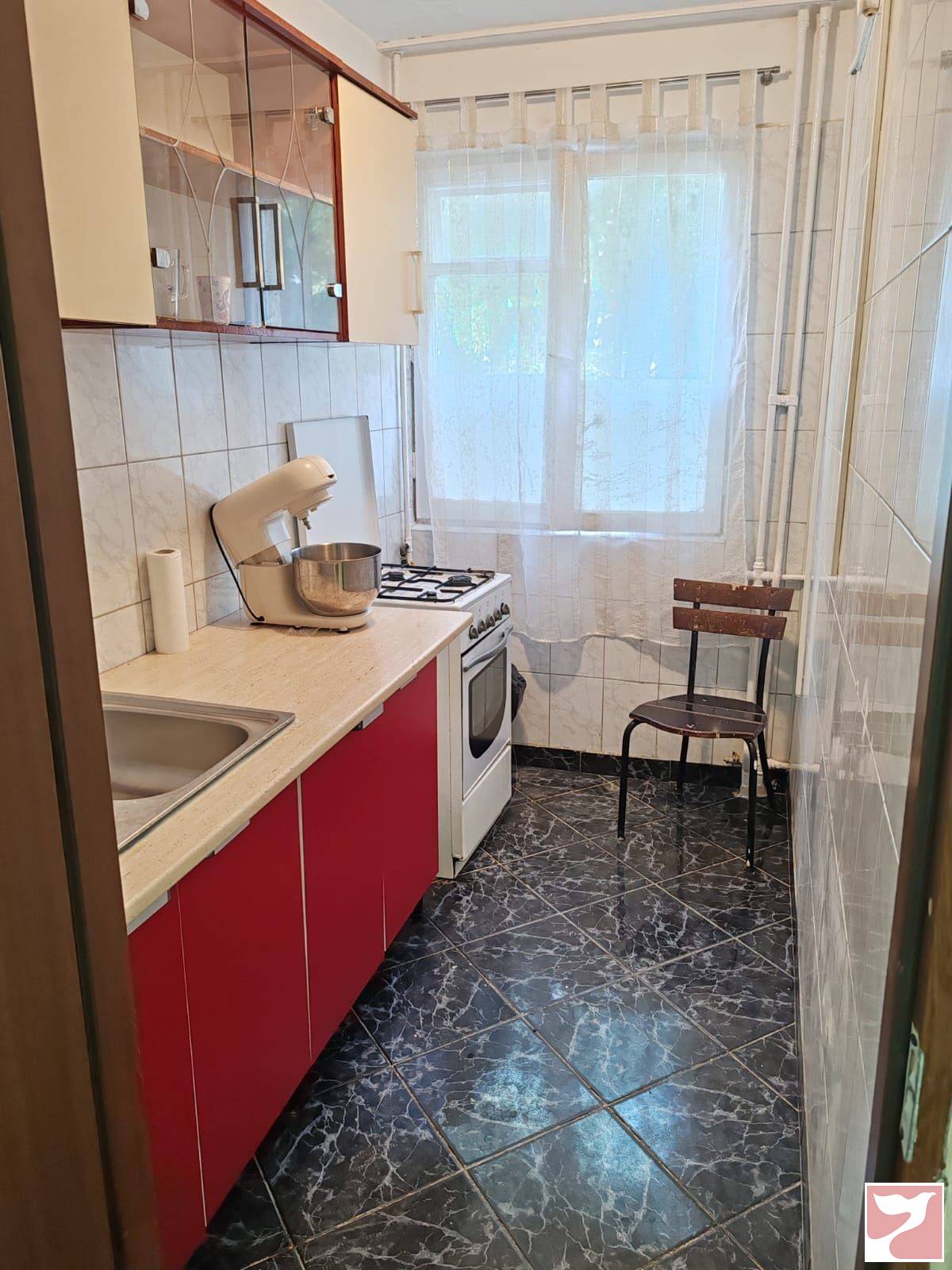 Vanzare apartament  3 CAMERE in Ploieşti, 50 mp