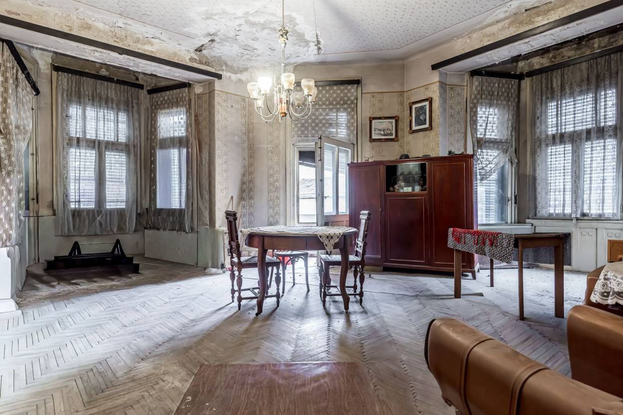 Vanzare apartament  2 CAMERE in Arad, Ultracentral, 91 mp