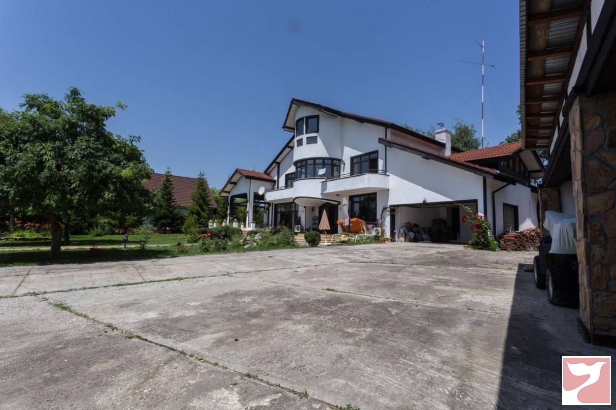 Vanzare casa/vila  4 CAMERE in Voluntari, 385 mp