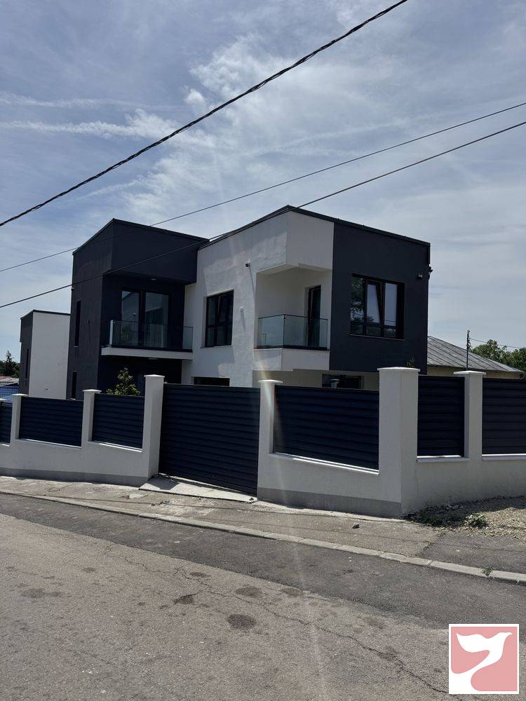 Vanzare casa/vila  4 CAMERE in Craiova, 220 mp