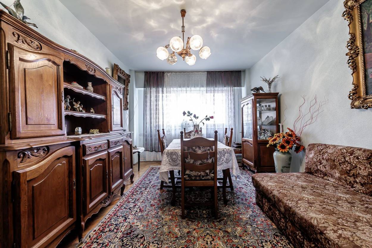 Vanzare apartament  4 CAMERE in Arad, Aurel Vlaicu, 126 mp