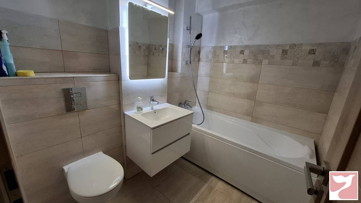 Inchiriere apartament  3 CAMERE in Craiova, 74 mp