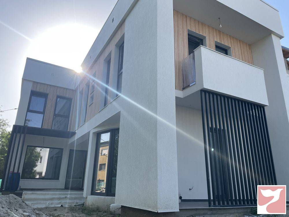 Vanzare casa/vila  4 CAMERE in Craiova