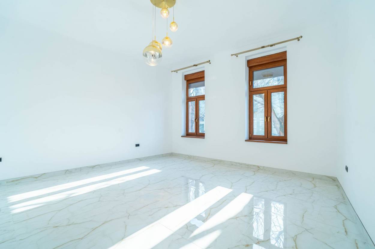 Vanzare apartament  2 CAMERE in Arad, Central, 114 mp