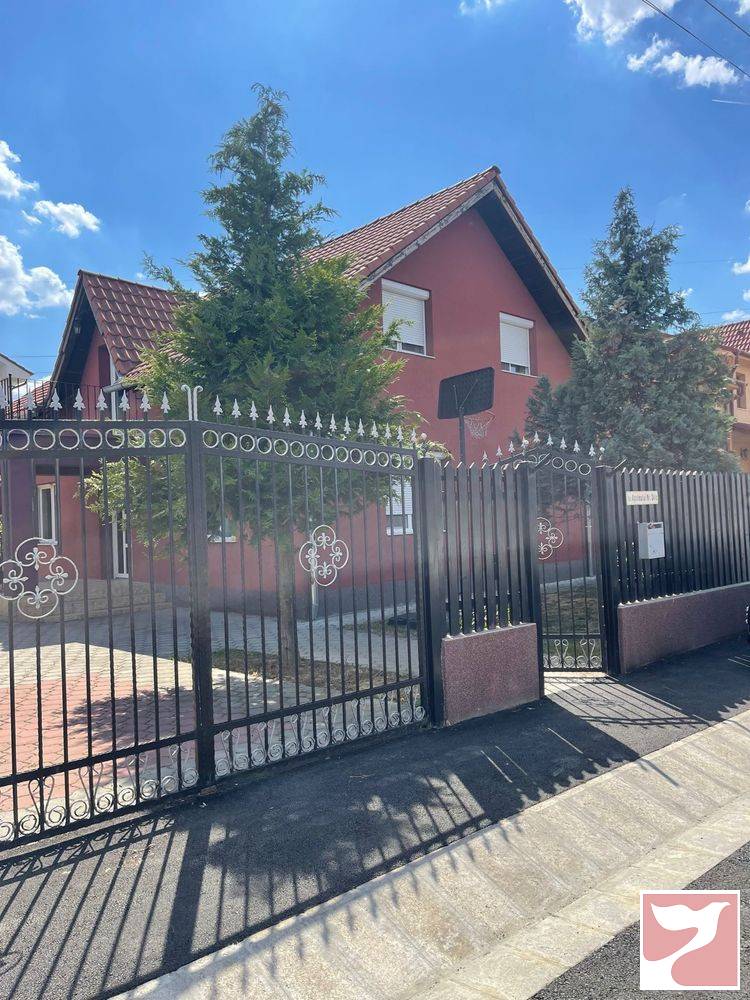Vanzare casa/vila  4 CAMERE in Oradea, 137 mp