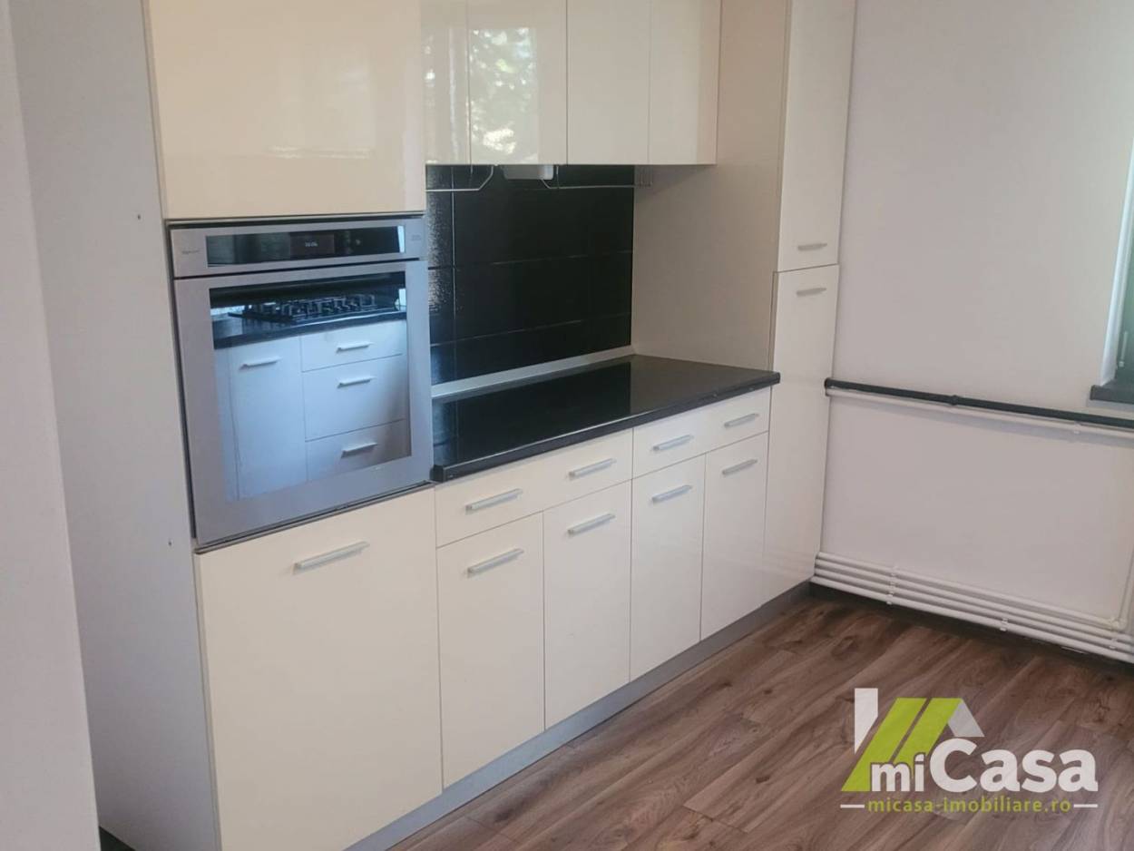 Vanzare apartament  4 CAMERE in Galati, Micro 17, 84 mp