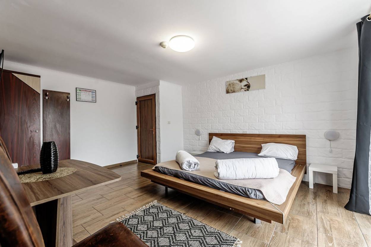 Vanzare casa/vila  26 CAMERE in Arad, Micalaca, 720 mp